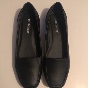 Isotoner black leather flats. Sz 6
